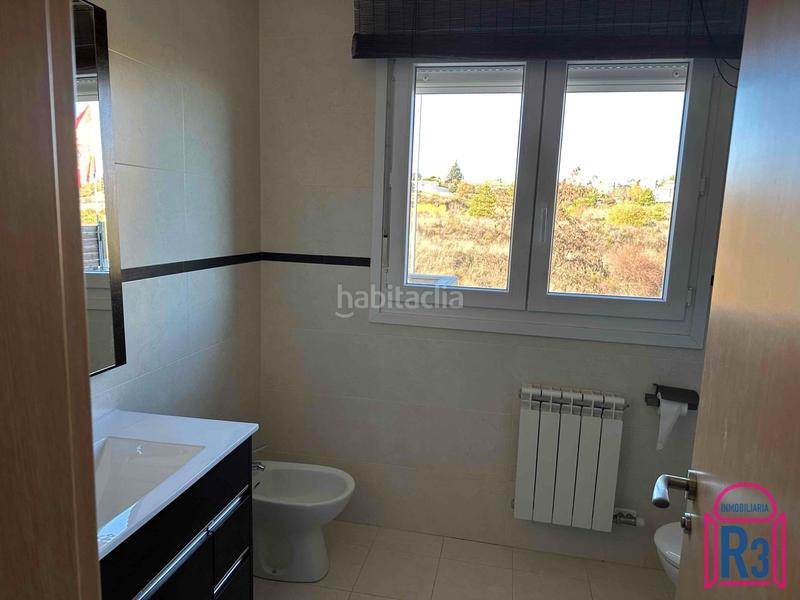 Foto fbb36740-05aa-497f-bdb1-54bc148d7757. Casa adossada amb calefacció aparcament a Valdefresno