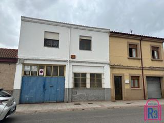 Casa  Fraga iribarne. Vivienda con nave industrial en la sal