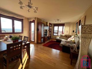 Duplex à Villaquilambre. Amplio dúplex bien orientado con dormitorio en planta baja