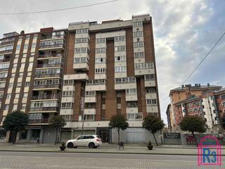Appartamento in La Lastra. Piso alto con terraza en fernández ladreda