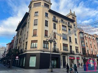 Pis a Centro Ciudad. Excepcional vivienda en ordoño, bien orientada, en edificio embl