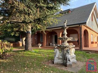 Chalet in Sariegos. Chalet grande con buena distribución, bien situado