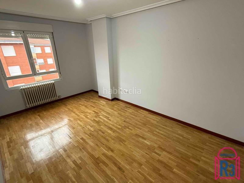 Foto 497f19e3-82c7-48fc-8743-864466b81a5a. Lloguer pis amb calefacció a Trobajo del camino