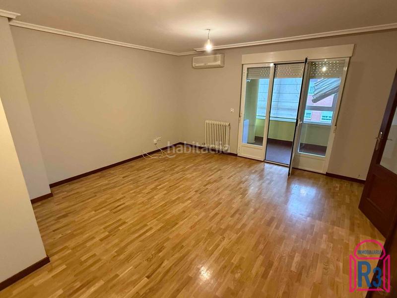 Foto 55a0505a-b037-4fb6-a213-e0173e377f3e. Lloguer pis amb calefacció a Trobajo del camino