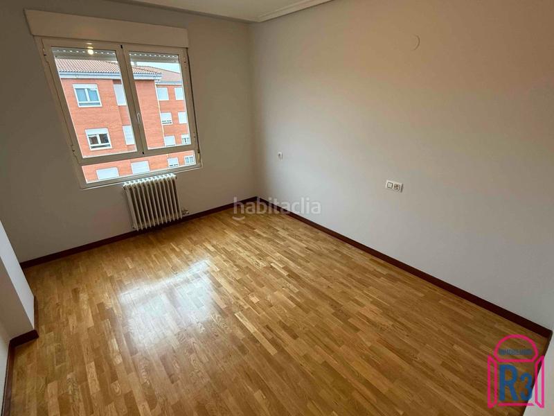 Foto f6200b40-7aba-4309-842d-1df643a26912. Lloguer pis amb calefacció a Trobajo del camino