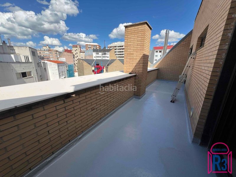 Foto b45a2830-3ef3-43f2-a582-b3a57b7dadba. Piso ático dúplex espectacular al lado de la pícara en León