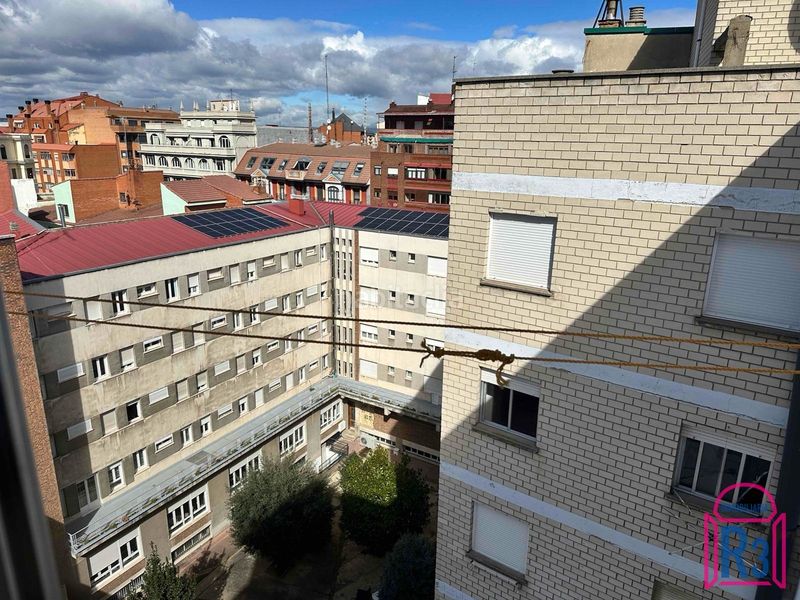 Foto 091f31fc-3ff4-41e3-83f1-de124c33ee37. Apartamento  bien situado, alto y luminoso en León