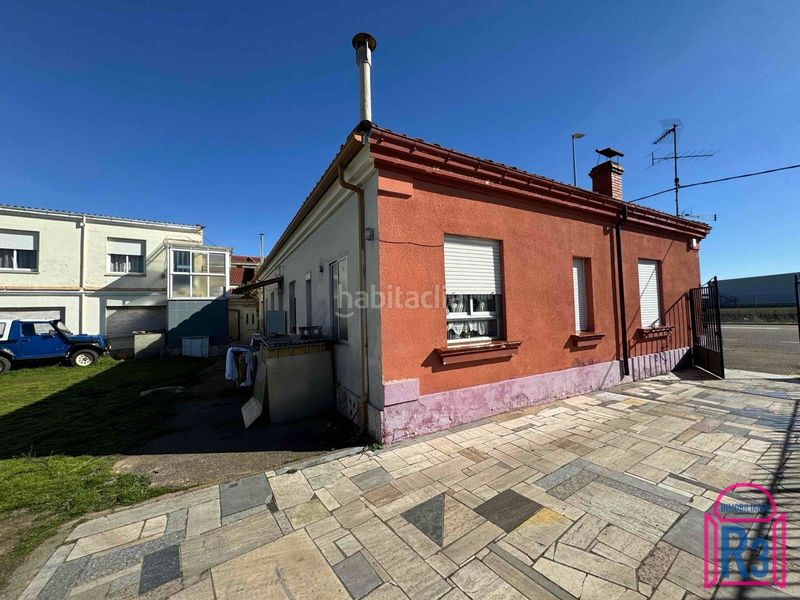 Foto 247f28b0-f9ee-4c37-8dce-1c04e0df15d9. Edifici a Santovenia de la Valdoncina