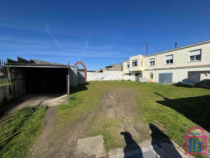 Foto 69cbcec0-c4a0-4d90-bde6-9f45136f660c. Edifici a Santovenia de la Valdoncina