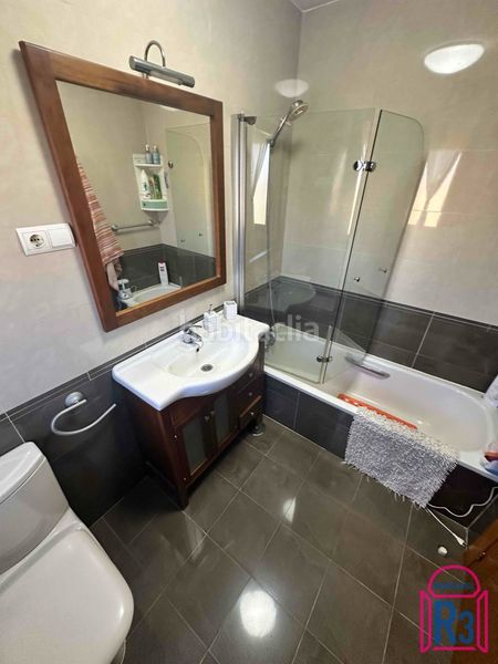 Foto 7aa948fd-52ff-4c57-b4a5-8454d4ee3038. Casa adossada amb calefacció aparcament a Sariegos