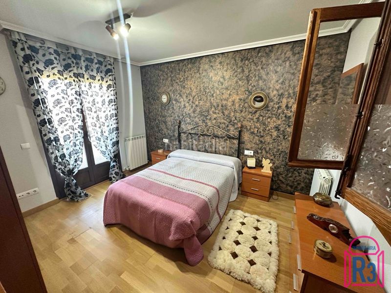 Foto 84572ae2-7e10-499a-abec-5a7725ec41c3. Casa adossada amb calefacció aparcament a Sariegos