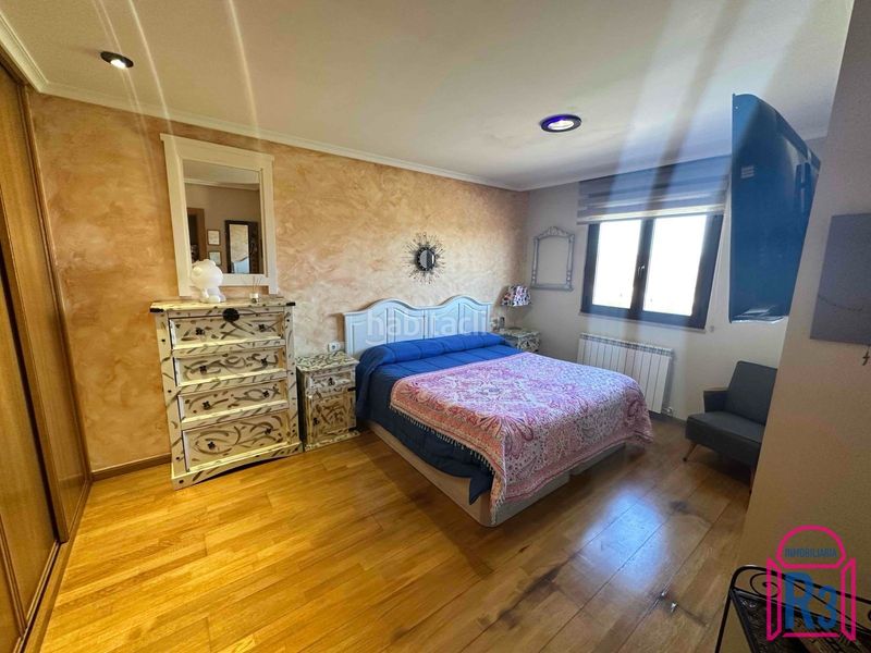 Foto 9f67ada5-1ca5-4fd7-bfe4-422e1da8d2e0. Casa adossada amb calefacció aparcament a Sariegos