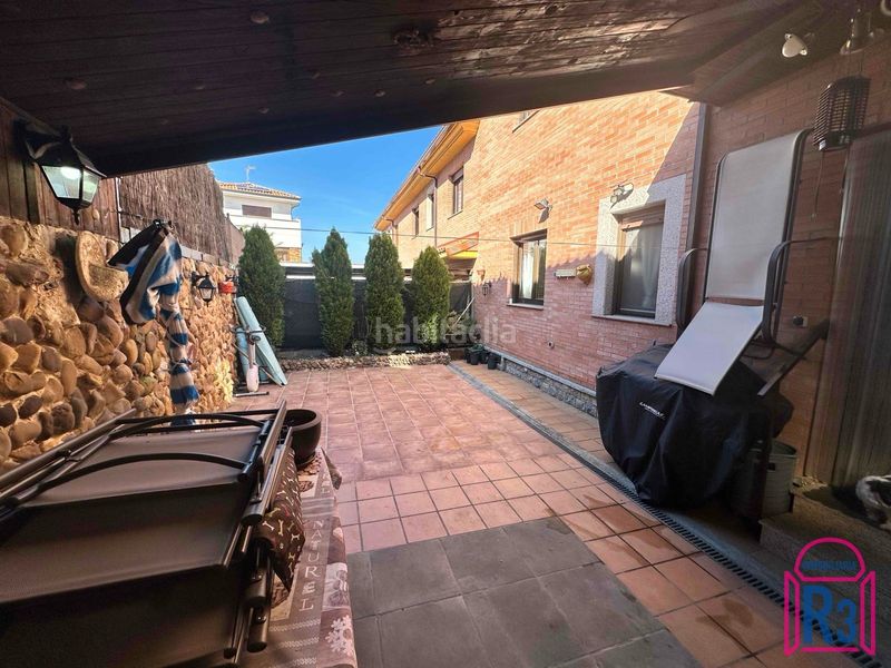 Foto bf2e3732-f57a-4e54-8618-92a6dbcb6947. Casa adossada amb calefacció aparcament a Sariegos