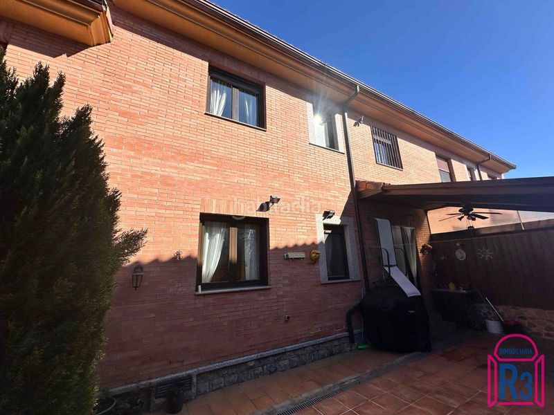 Foto e43c96c6-6bf3-4d77-b8e2-e5b4b0ff8b8f. Casa adossada amb calefacció aparcament a Sariegos