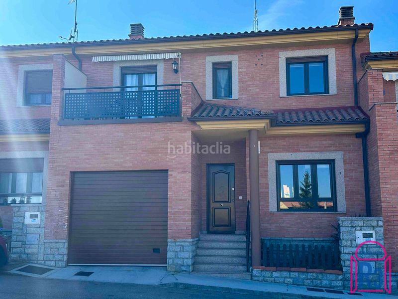 Foto ee0f67a4-57a3-4a8f-bf54-ccf3ce0da66a. Casa adossada amb calefacció aparcament a Sariegos