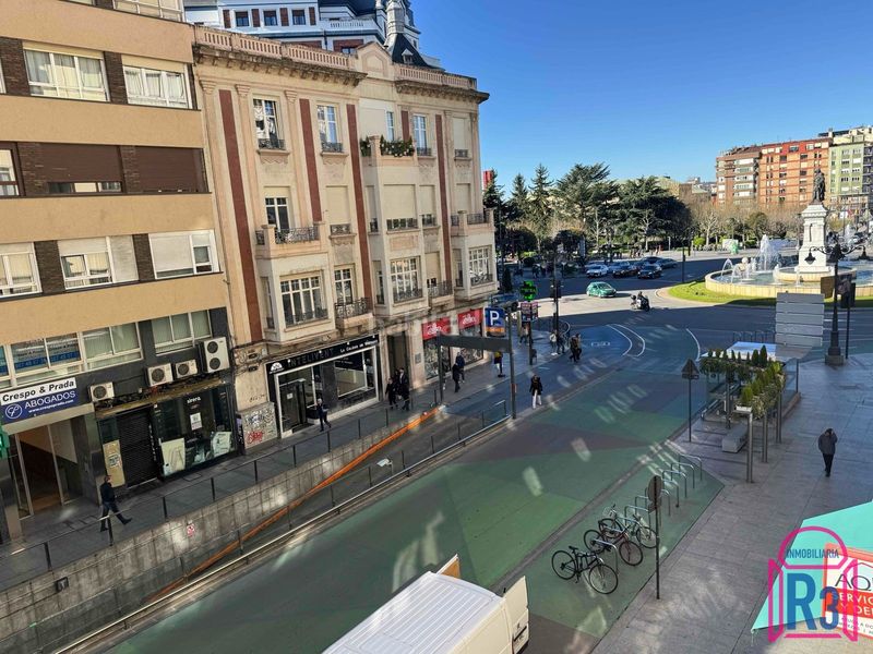 Foto 2e66947b-80fa-4968-8556-363965d943ad. Piso  en ordoño, al lado de guzmán, orientado al sur en León