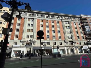 Pis a Centro Ciudad. Piso en ordoño, al lado de guzmán, orientado al sur