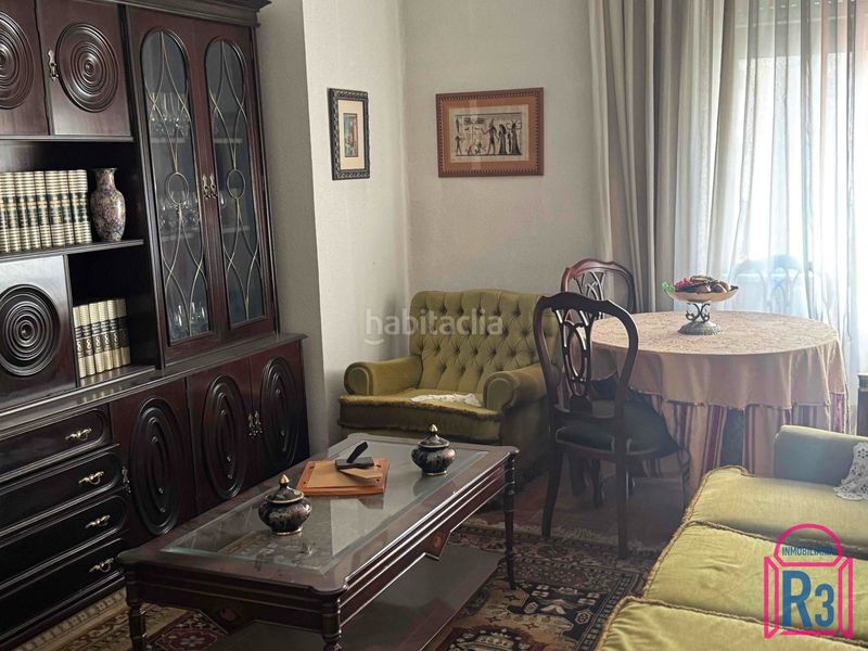 Foto ca90fbc4-2927-4f9f-b594-f8a0c9e79584. Piso  en ordoño, al lado de guzmán, orientado al sur en León