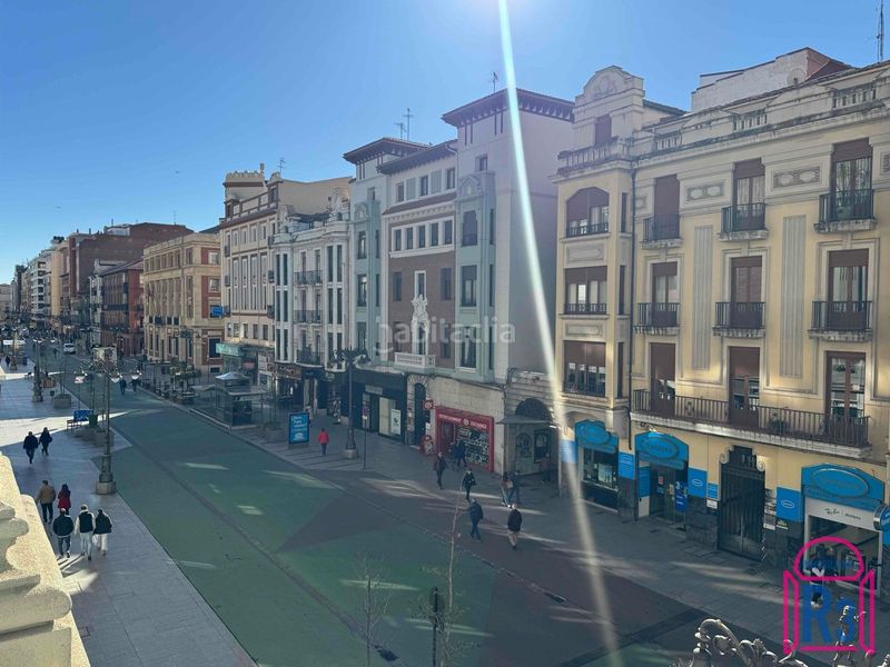 Foto d2784e16-3488-4ba9-b4a8-96144fd3c238. Piso  en ordoño, al lado de guzmán, orientado al sur en León