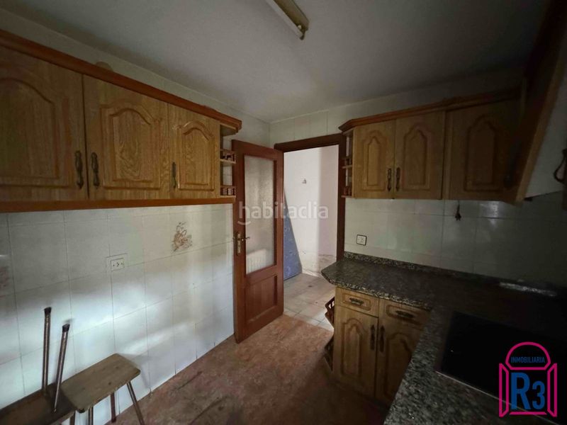 Foto 3e12f8c5-9a51-470c-8225-7a95188c9f1a. Edifici a Trobajo del camino