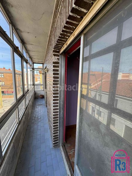 Foto 4a8b84ed-e69f-4731-ae0e-017d3c2f6a7d. Edifici a Trobajo del camino