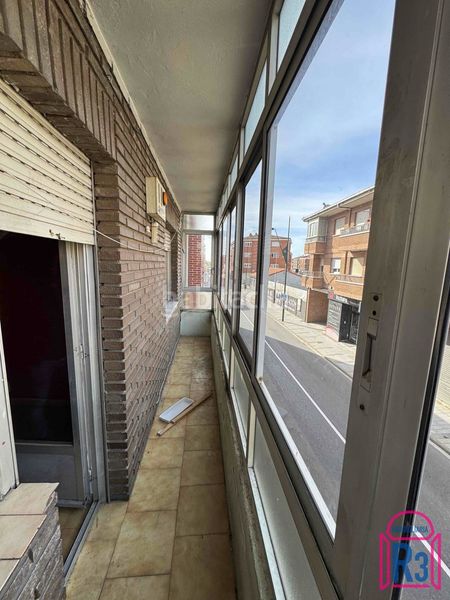Foto c05a3fea-030e-4f84-b55d-e45c7785fb2e. Edifici a Trobajo del camino