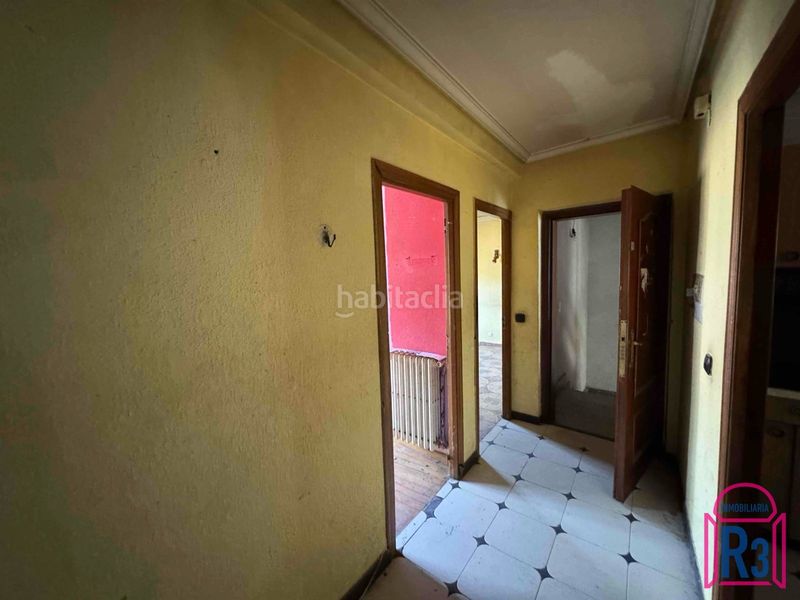 Foto ea3d73b5-e8ec-4974-b714-22630dcb6ea2. Edifici a Trobajo del camino
