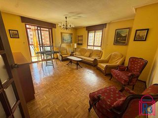 Pis a Las Eras de Renueva. Piso al principio de eras todo exterior, con 3 terrazas, muy sol