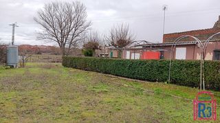 Finca rústica  La fuente. Parcela de 1300 m con refugio en trobajo del camino