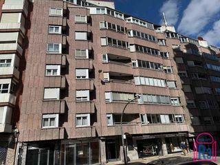 Pis a San Claudio - La Chantría. Piso de 4 dormitorios bien orientado próximo al corte inglés