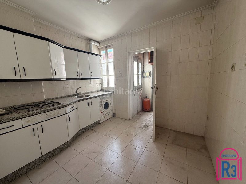Foto baf03dad-921a-4c5f-aee0-4d88c41249b8. Piso  para reformar en edificio con ascensor en León