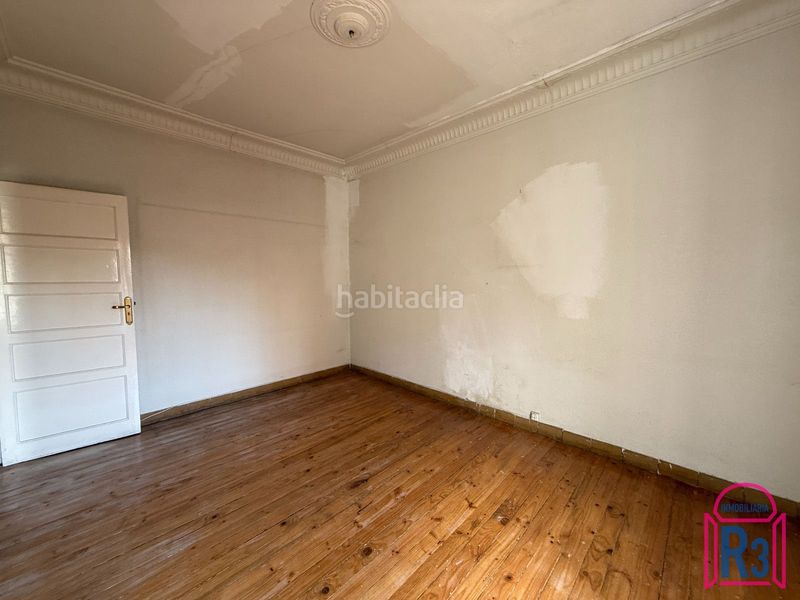 Foto be2d6c3a-3da1-43cd-9e9d-ad986e52d13f. Piso  para reformar en edificio con ascensor en León