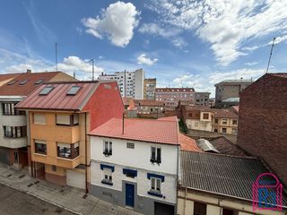 Pis a San Esteban. Piso para reformar en edificio con ascensor