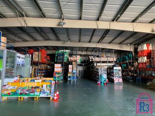Fabrikhalle  Las fontanillas. Nave en el polígono industrial de trobajo del camino