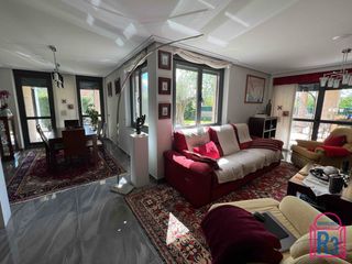 Chalet in Villaquilambre. Precioso chalet con parcela de 900 m y 2 dormitorios en planta b