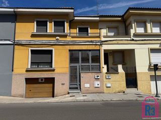 Casa in El Ejido - Santa Ana. Casa en el ejido toda reformada con 4 dormitorios y amplia coche