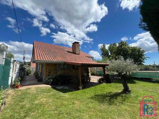 Xalet a Carrocera. Chalet individual bien orientado con 2 dormitorios en planta baj