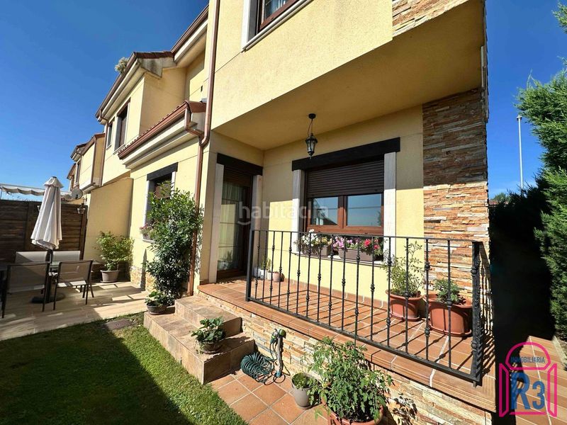Foto 4d569f63-6d43-436c-baf5-2d11a491679a. Casa adossada amb calefacció aparcament a Sariegos
