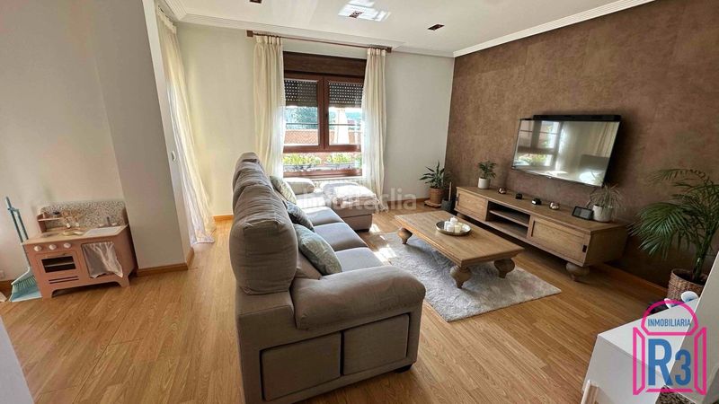Foto b2adfdd9-84df-4ea5-9294-8012543a4789. Casa adossada amb calefacció aparcament a Sariegos