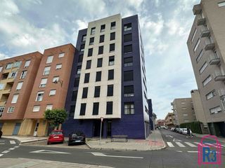 Etagenwohnung in La Vega - La Sal. Piso todo exterior bien orientado con vistas a jardín