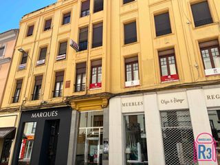 Appartement à Centro Ciudad. Vivienda en gil y carrasco con 4 ventanas a la calle, para refor