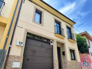 Casa adossada a Trobajo del Cerecedo