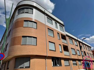 Apartament a Trobajo del camino. Apartamento muy bien distribuido y soleado