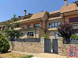 Duplex in Valverde de la Virgen. Piso con bonitas vistas y amplias habitaciones