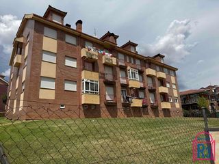 Apartament a Villaquilambre. Luminoso apartamento de 2 habitaciones con ascensor en la zona d