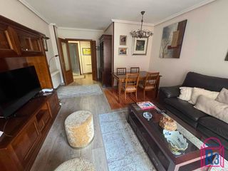Apartamento en Centro Ciudad. Bonito apartamento céntrico y amueblado muy bien distribuido. ce