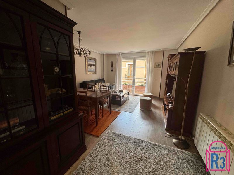 Foto b8aad8de-7056-47f9-8988-fd163e6a674e. Apartament amb calefacció a Centro Ciudad León