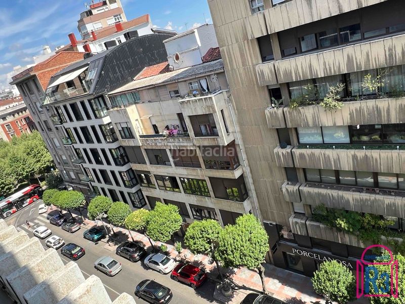 Foto c509f4b1-878d-4366-adda-fca0d9b6f133. Pis amb calefacció aparcament a Centro Ciudad León