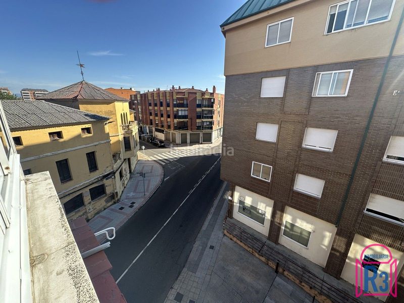 Foto b5fe4e36-4df5-41c6-b0b2-442311b114e4. Apartament amb calefacció aparcament a Armunia León