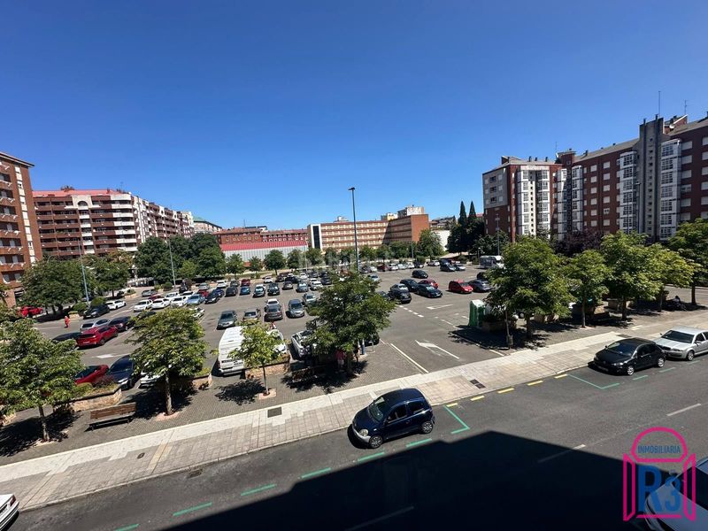Foto 73cfa0d9-88d4-4c54-b389-03663486bb7a. Apartament amb calefacció aparcament a San Claudio - La Chantría León